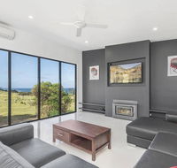 Skenes Retreat - views of the ocean from the deck - Accommodation Cairns