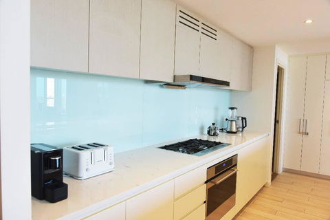 Skyview Luxury 4Br Penthouse WWP - Accommodation Cairns 0