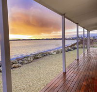 Smart Beach House  Pelican Point - Accommodation Cairns
