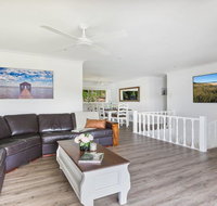 Sounds by the Sea - open plan living metres to beach - Accommodation Cairns