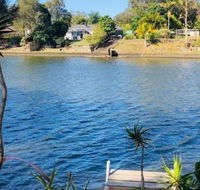 Spacious 2 Bedroom Beach Side Apartment - Close to shopping Centre with Coles Health Food Shop Sushi Pizza Cafes Hairdresse - Accommodation Cairns