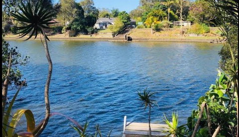 Spacious 2 Bedroom Beach Side Apartment - Close To Shopping Centre With Coles, Health Food Shop, Sushi, Pizza, Cafes, Hairdresse - Accommodation Cairns 0