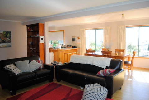 Spacious And Central To CBD - Accommodation Cairns 0