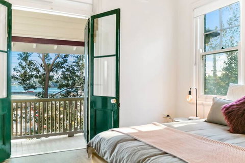Spacious Harbour View 4bd Home In Sydney CBD - Accommodation Cairns 2
