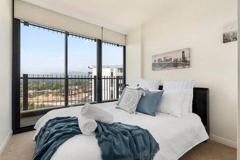 Spacious Luxury 3Br Top Location , WiFi, Gym, Pool - Accommodation Cairns 2