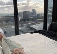 Sparkling 2 bed 1 bath Melbourne CBD Apt - Free Netflix  Wine - Accommodation Cairns