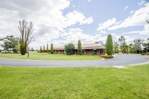 Sportslander Motor Inn - Accommodation Cairns 0