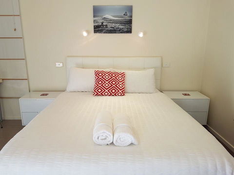 Springtide Studio Apartments - Accommodation Cairns 0