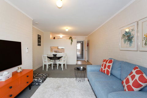 Stay Okay Central - Fremantle - Accommodation Cairns 3