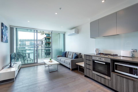 STAY&CO Docklands - Accommodation Cairns 0