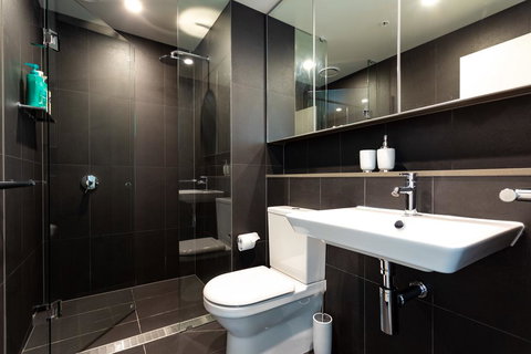 STAY&CO Docklands - Accommodation Cairns 2