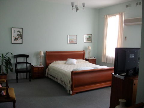 Stella's Dromana Hotel - Accommodation Cairns 3