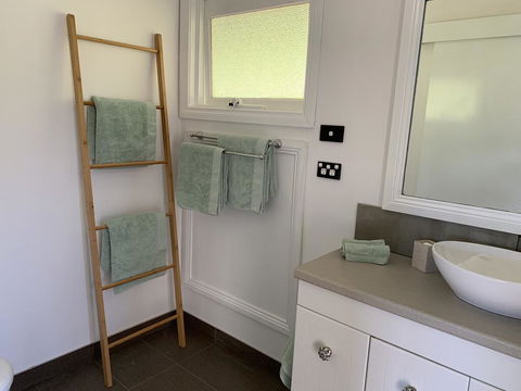 Stephanies Country Cottages - Accommodation Cairns 3