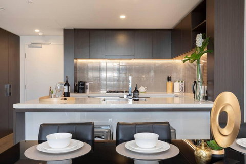 STH - River Views, Fast Internet, Long Stays - Accommodation Cairns 0