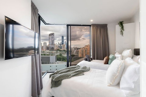 STH - River Views, Fast Internet, Long Stays - Accommodation Cairns 3