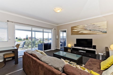 Stirling Apartments - The Penthouse - Accommodation Cairns 2