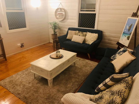 Stranded In Oz Stay In Relaxing Environment, FREE WIFI, NETFLIX, POOL, AIR CON - Accommodation Cairns 1