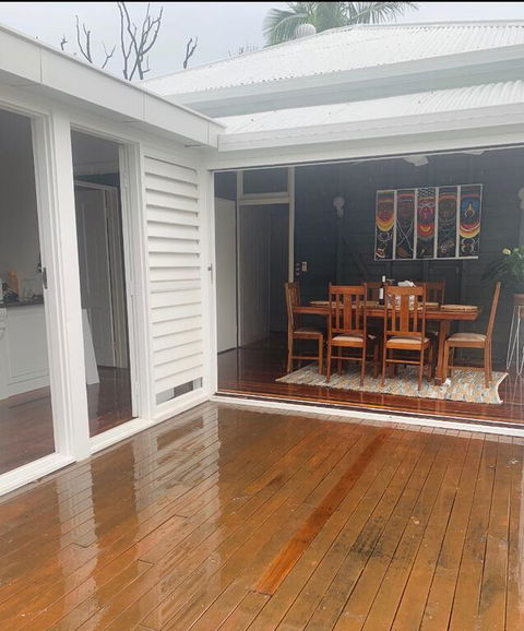 Stranded In Oz Stay In Relaxing Environment, FREE WIFI, NETFLIX, POOL, AIR CON - Accommodation Cairns 3