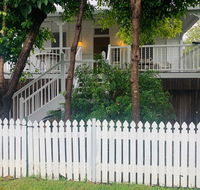 Stranded in Oz Stay in Relaxing Environment FREE WIFI NETFLIX POOL AIR CON - Accommodation Cairns