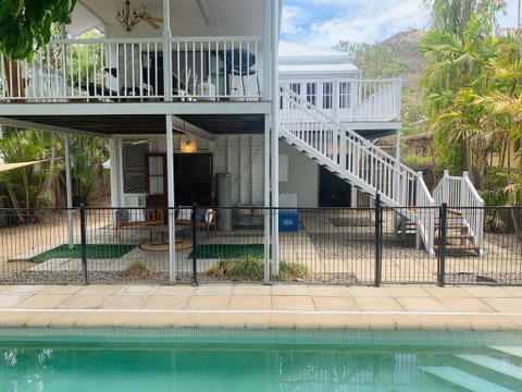 Stranded? Nowhere To Stay? Sanitised Apartment, Sleeps 4, Netflix, Wifi, Pool - Accommodation Cairns 2