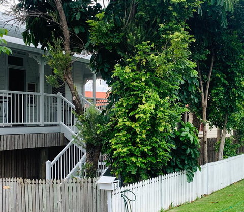 Stranded? Nowhere To Stay? Sanitised Apartment, Sleeps 4, Netflix, Wifi, Pool - Accommodation Cairns 1