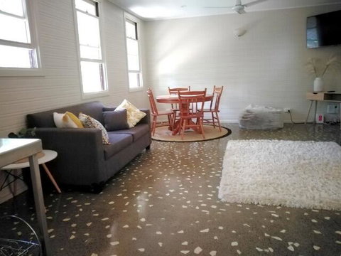 Stranded? Nowhere To Stay? Sanitised Apartment, Sleeps 4, Netflix, Wifi, Pool - Accommodation Cairns 0