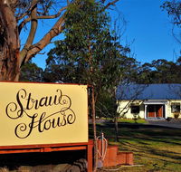 Straw House B and B - Accommodation Cairns
