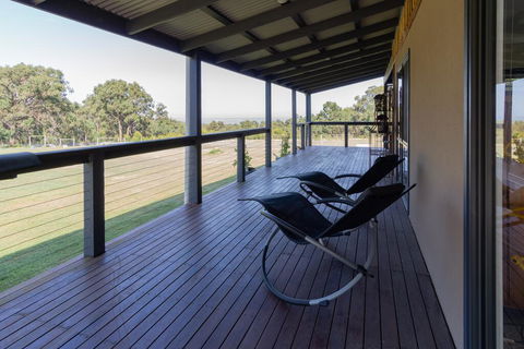 Studio 165 Hidden Gem On 50 Acres With Bay Views - Accommodation Cairns 0