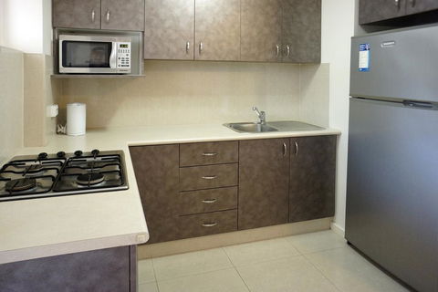 Studio 3 - Ground Floor Fremantle Apartment - Accommodation Cairns 3