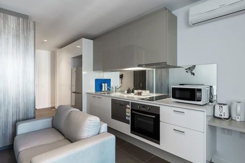 Studio Near Southern Cross Station - Accommodation Cairns 0