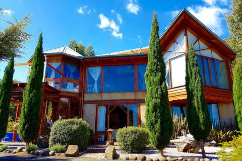 STUNNING HOME WITH AMAZING VIEWS - Just 20 Mins To The City And Only 10 To MONA! - Accommodation Cairns 3