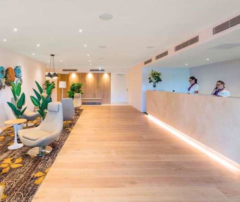 Stunning Oceanview 2BR Unit, Free Carpark & WIFI - Accommodation Cairns 3