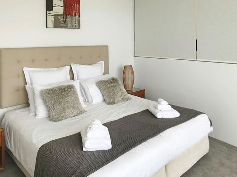 Stunning Views, Air On Broadbeach!Wine, Wifi, Parking - Accommodation Cairns 2