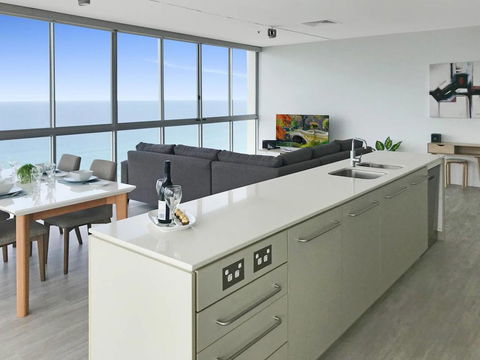 Stunning Views, Air On Broadbeach!Wine, Wifi, Parking - Accommodation Cairns 0