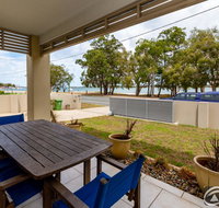 Stunning Waterfront Home with pool - Sylvan Beach Esp Bellara - Accommodation Cairns
