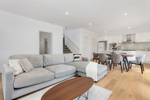 Style, Comfort And Convenience - Accommodation Cairns 0