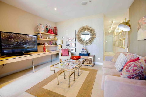 Stylish 1 Bedroom Apartment Amazing City Views - Accommodation Cairns 2