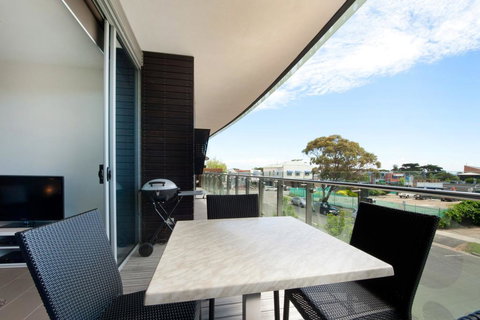 STYLISH LIVING ON MAIN - Accommodation Cairns 2