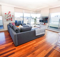 Stylish Modern 3BD Retreat at an Amazing Location - Accommodation Cairns