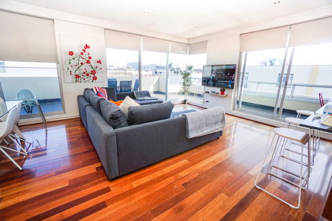 Stylish Modern 3BD Retreat At An Amazing Location - Accommodation Cairns 0