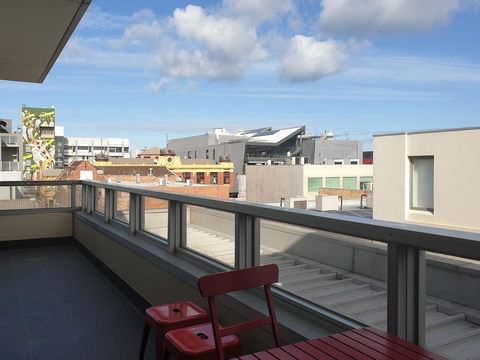 Stylish Modern 3BD Retreat At An Amazing Location - Accommodation Cairns 1