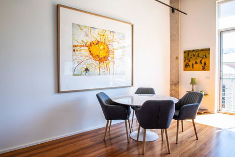Stylish Warehouse Convert 2 Bedroom Apartment - Accommodation Cairns 2