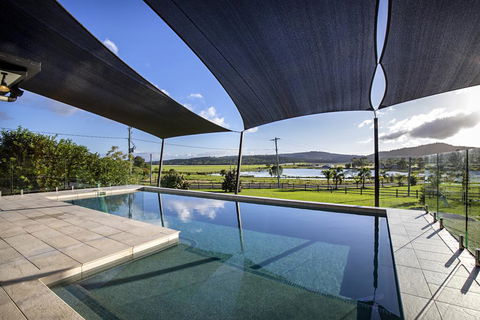 Sunset Retreat Airlie Beach Rural Getaway - Accommodation Cairns 2