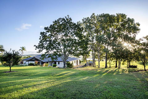 Sunset Retreat Airlie Beach Rural Getaway - Accommodation Cairns 1