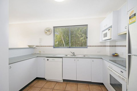 Sunshine Cove, Across The Road From The Beach - Accommodation Cairns 3