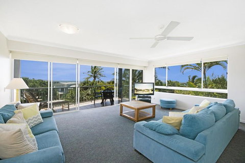 Sunshine Cove, Across The Road From The Beach - Accommodation Cairns 1