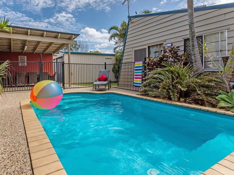 Surf Club House, Pet Friendly, Sunshine Coast, Holiday House, Marcoola - Accommodation Cairns 0