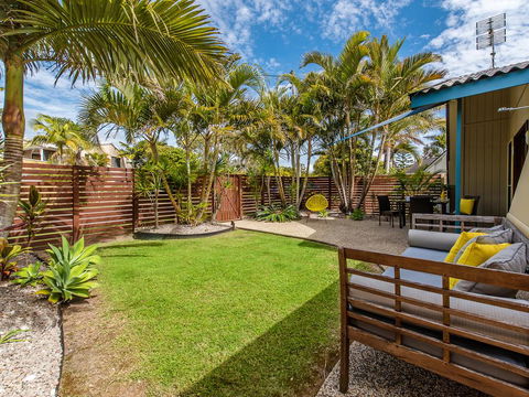 Surf Club House, Pet Friendly, Sunshine Coast, Holiday House, Marcoola - Accommodation Cairns 3