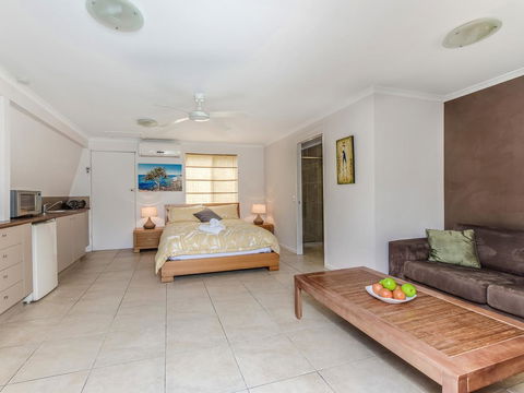 Surf Club House, Pet Friendly, Sunshine Coast, Holiday House, Marcoola - Accommodation Cairns 1