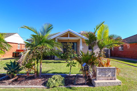 Surfside - Accommodation Cairns 0